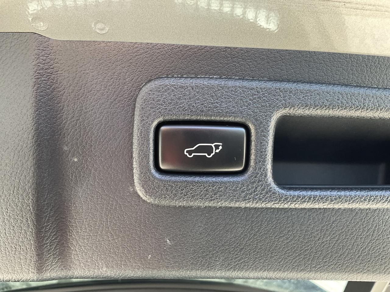 2015 Lexus NX 200t AWD - LEATHER! NAV! BACK-UP CAM! BSM! SUNROOF! Photo