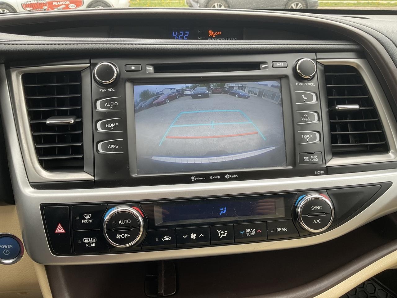 2018 Toyota Highlander Hybrid XLE AWD - LTHR! NAV! BACK-UP CAM! BSM! 8 PA Photo