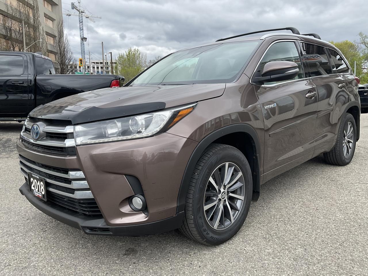 2018 Toyota Highlander Hybrid XLE AWD - LTHR! NAV! BACK-UP CAM! BSM! 8 PA Photo