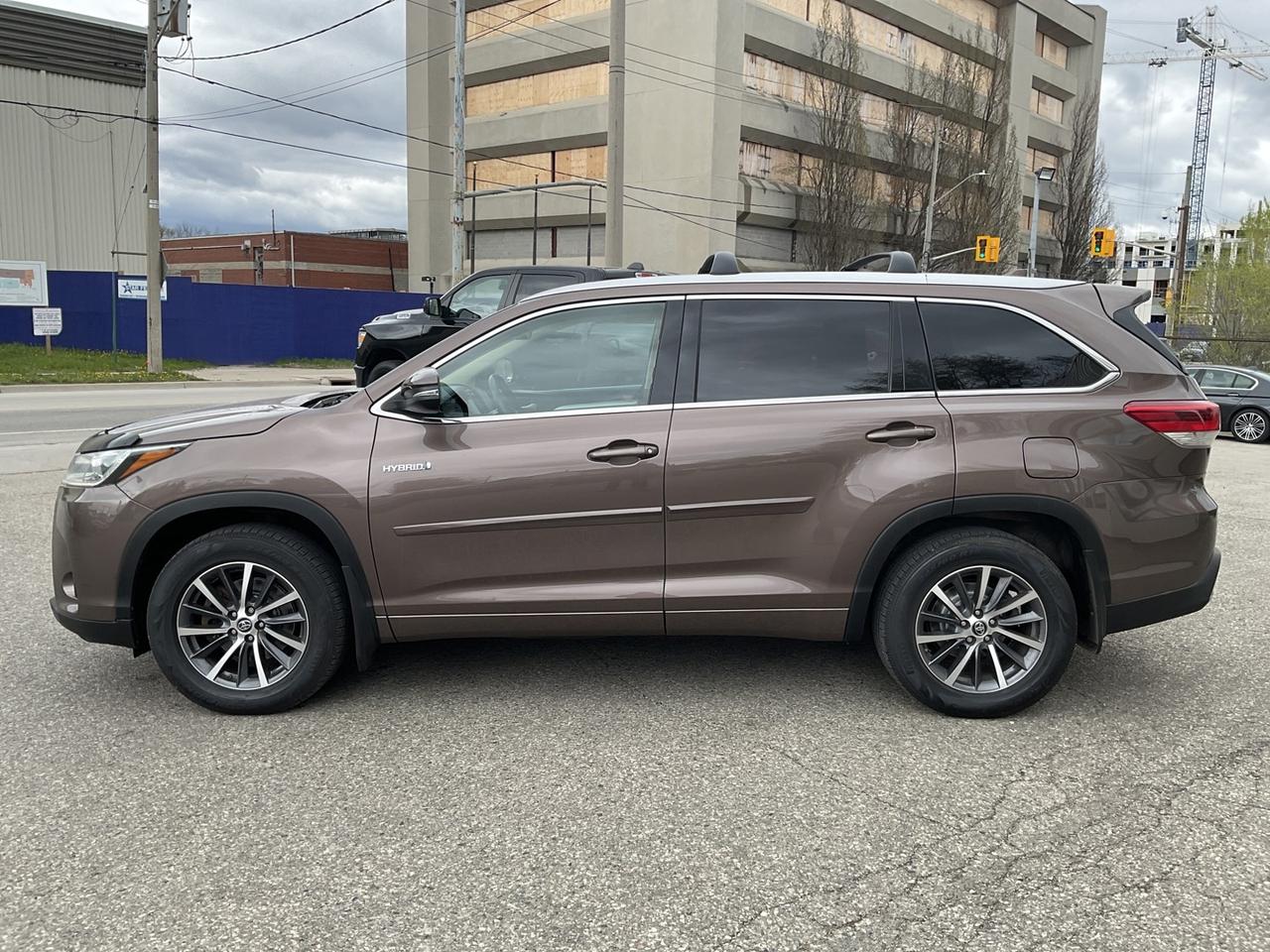 2018 Toyota Highlander Hybrid XLE AWD - LTHR! NAV! BACK-UP CAM! BSM! 8 PA Photo