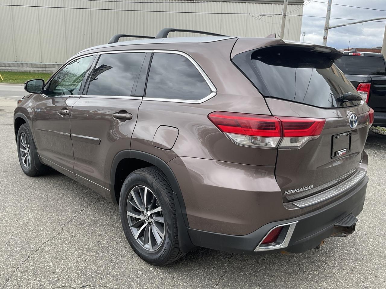 2018 Toyota Highlander Hybrid XLE AWD - LTHR! NAV! BACK-UP CAM! BSM! 8 PA Photo4