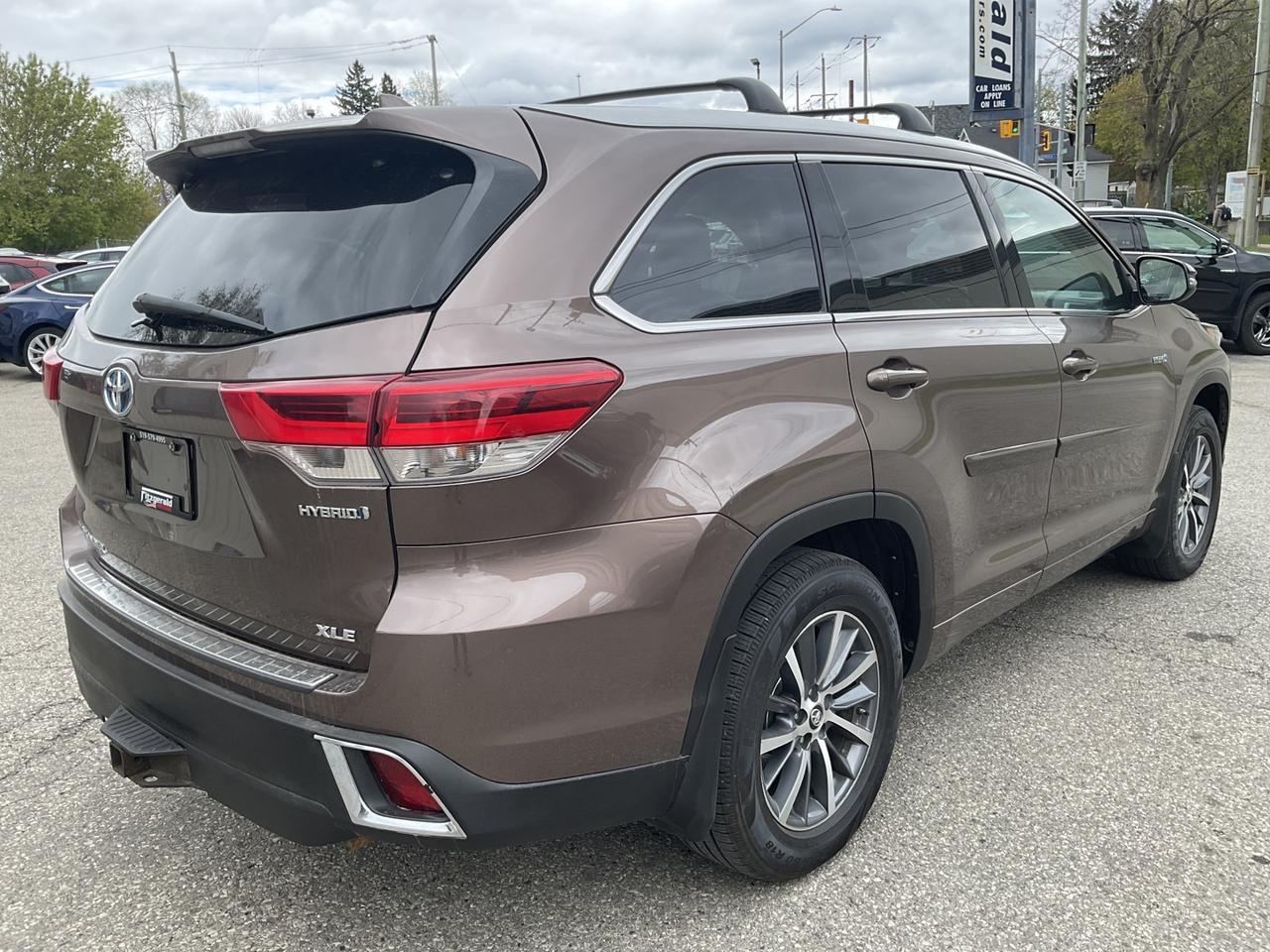 2018 Toyota Highlander Hybrid XLE AWD - LTHR! NAV! BACK-UP CAM! BSM! 8 PA Photo