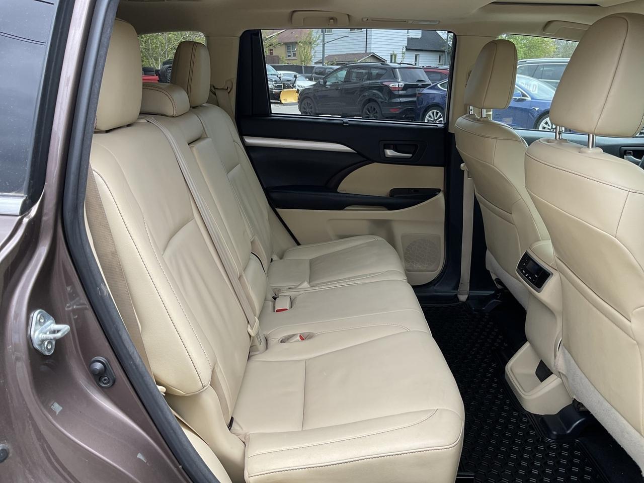 2018 Toyota Highlander Hybrid XLE AWD - LTHR! NAV! BACK-UP CAM! BSM! 8 PA Photo