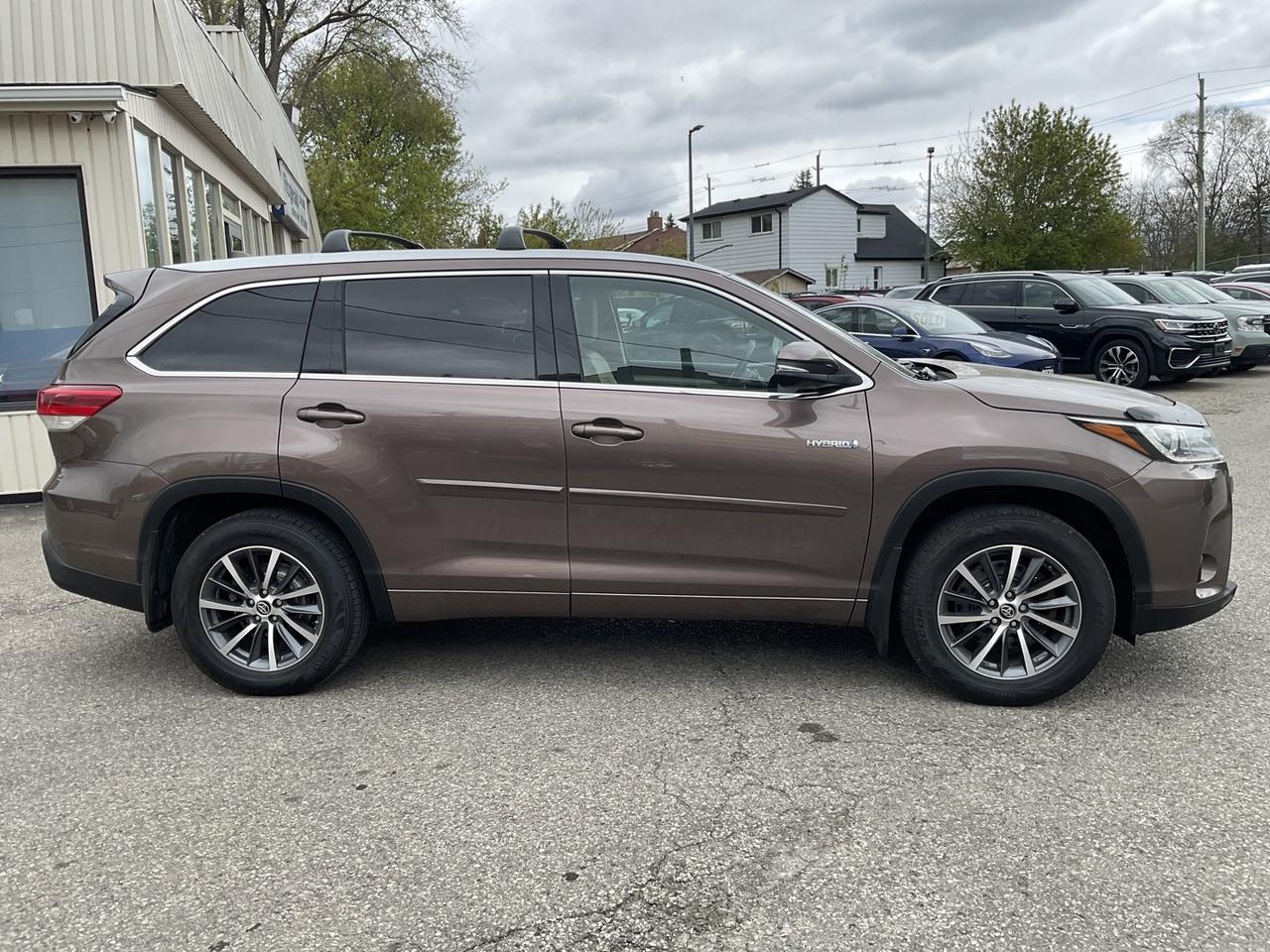 2018 Toyota Highlander Hybrid XLE AWD - LTHR! NAV! BACK-UP CAM! BSM! 8 PA Photo