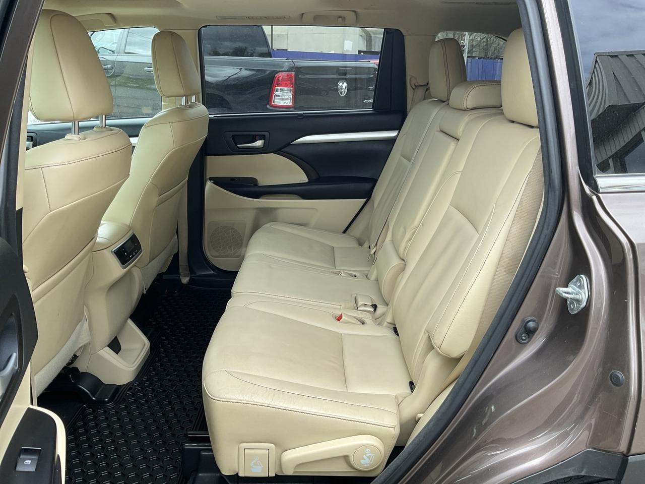 2018 Toyota Highlander Hybrid XLE AWD - LTHR! NAV! BACK-UP CAM! BSM! 8 PA Photo