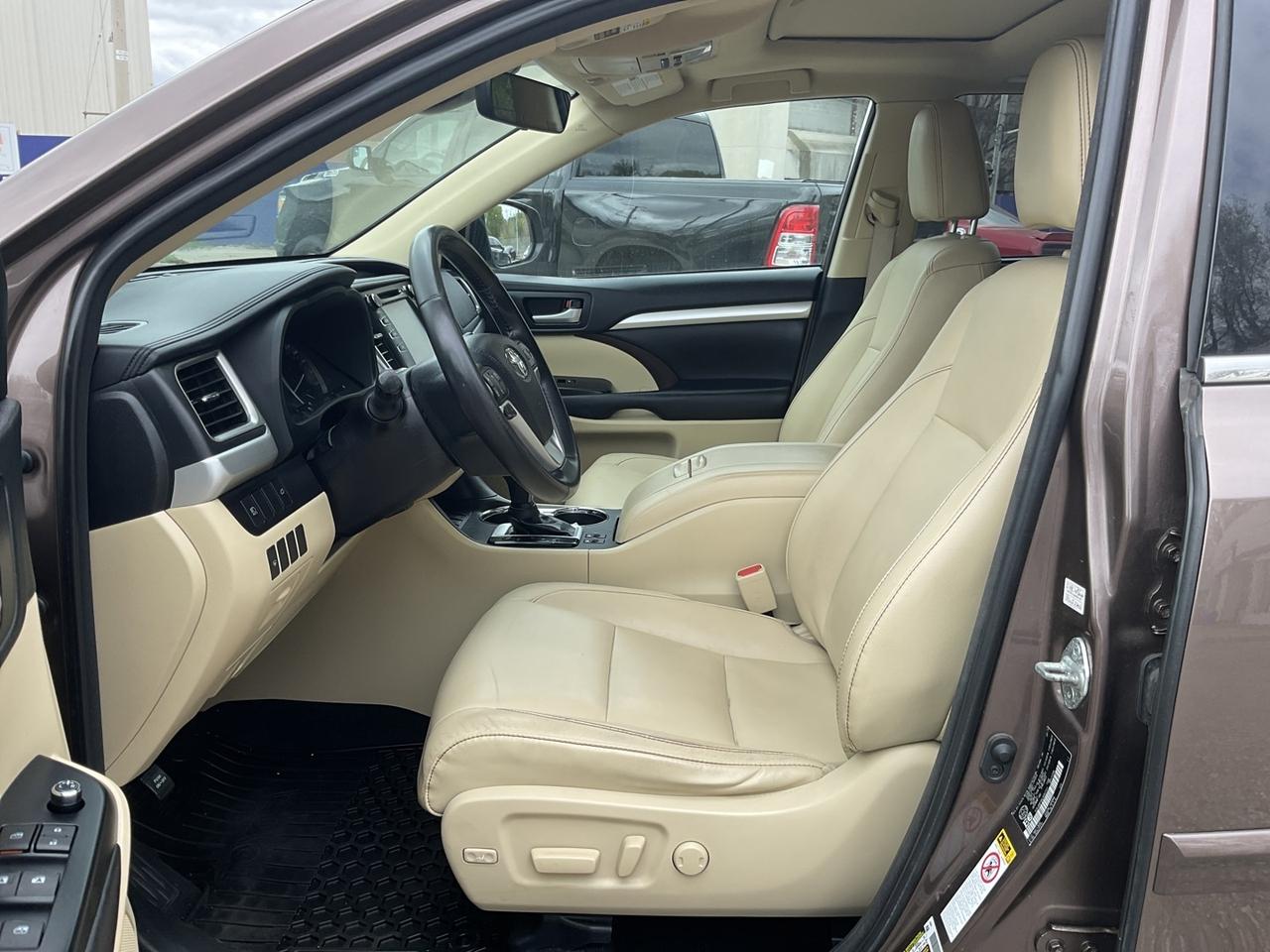 2018 Toyota Highlander Hybrid XLE AWD - LTHR! NAV! BACK-UP CAM! BSM! 8 PA Photo