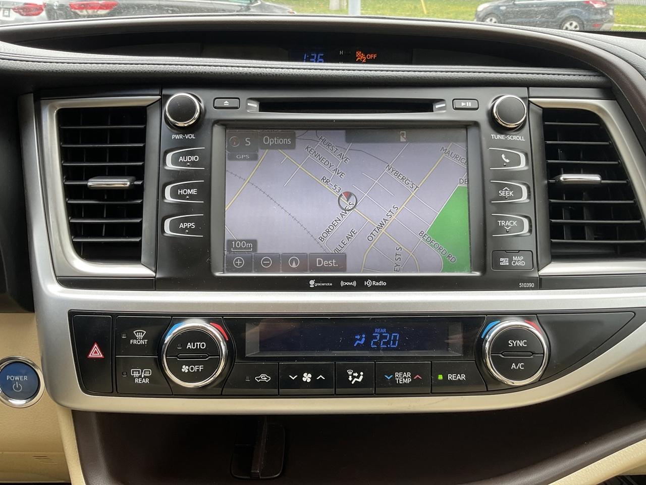 2018 Toyota Highlander Hybrid XLE AWD - LTHR! NAV! BACK-UP CAM! BSM! 8 PA Photo