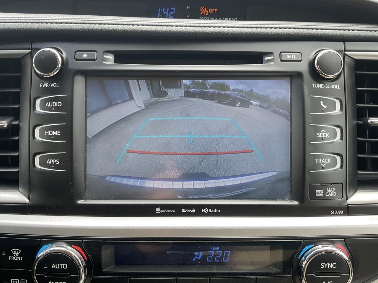 2018 Toyota Highlander Hybrid XLE AWD - LTHR! NAV! BACK-UP CAM! BSM! 8 PA Photo