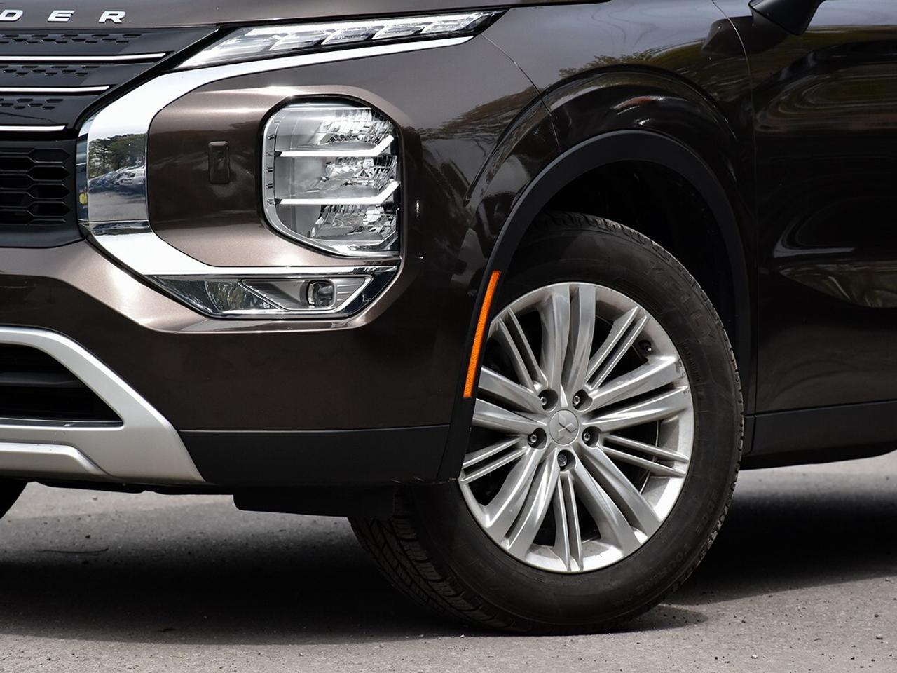 2023 Mitsubishi Outlander LE Photo4