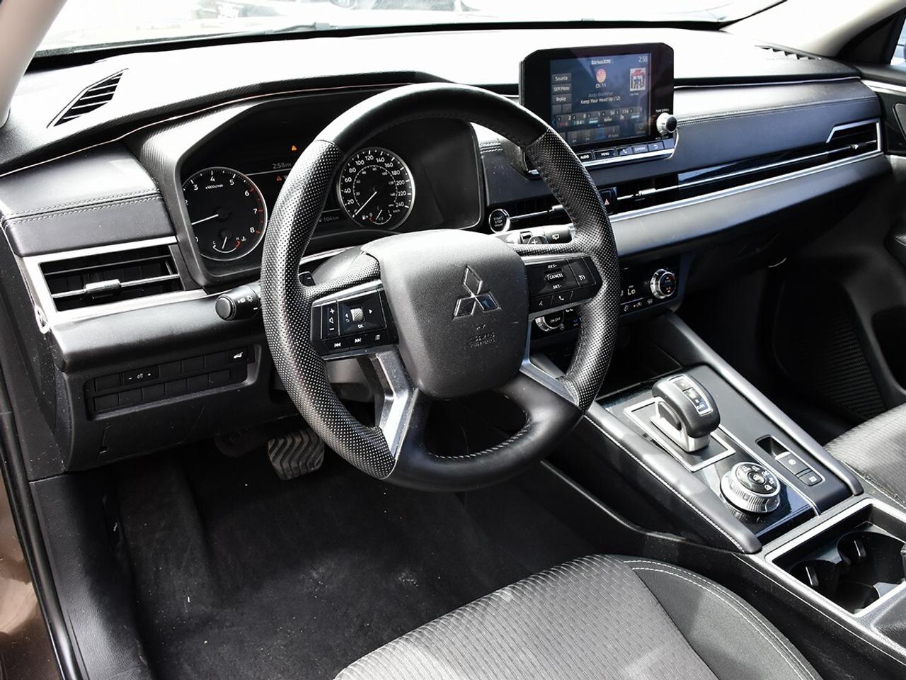2023 Mitsubishi Outlander LE Photo