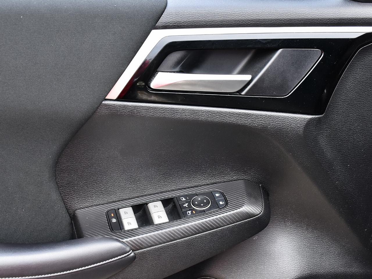 2023 Mitsubishi Outlander LE Photo