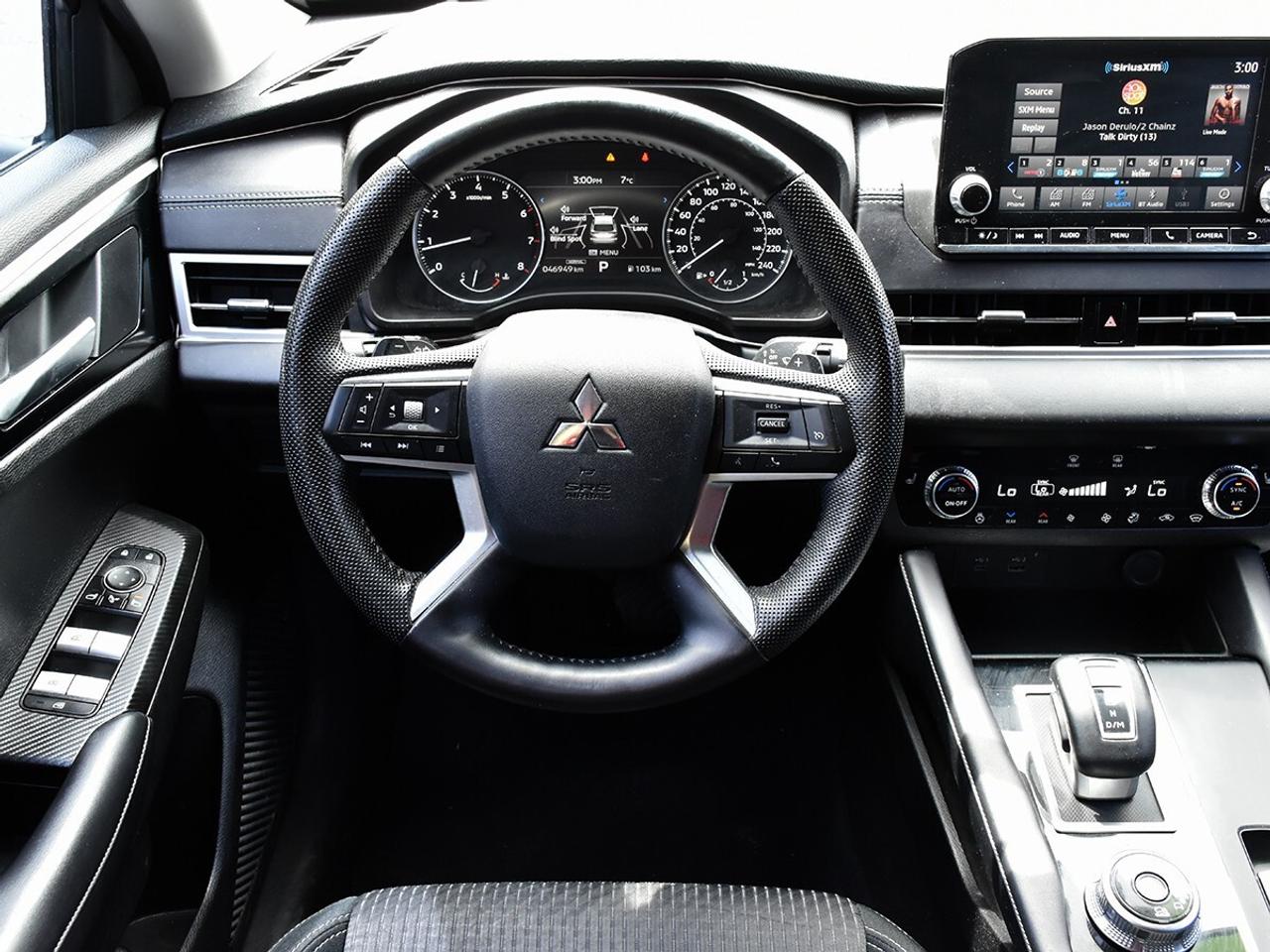 2023 Mitsubishi Outlander LE Photo