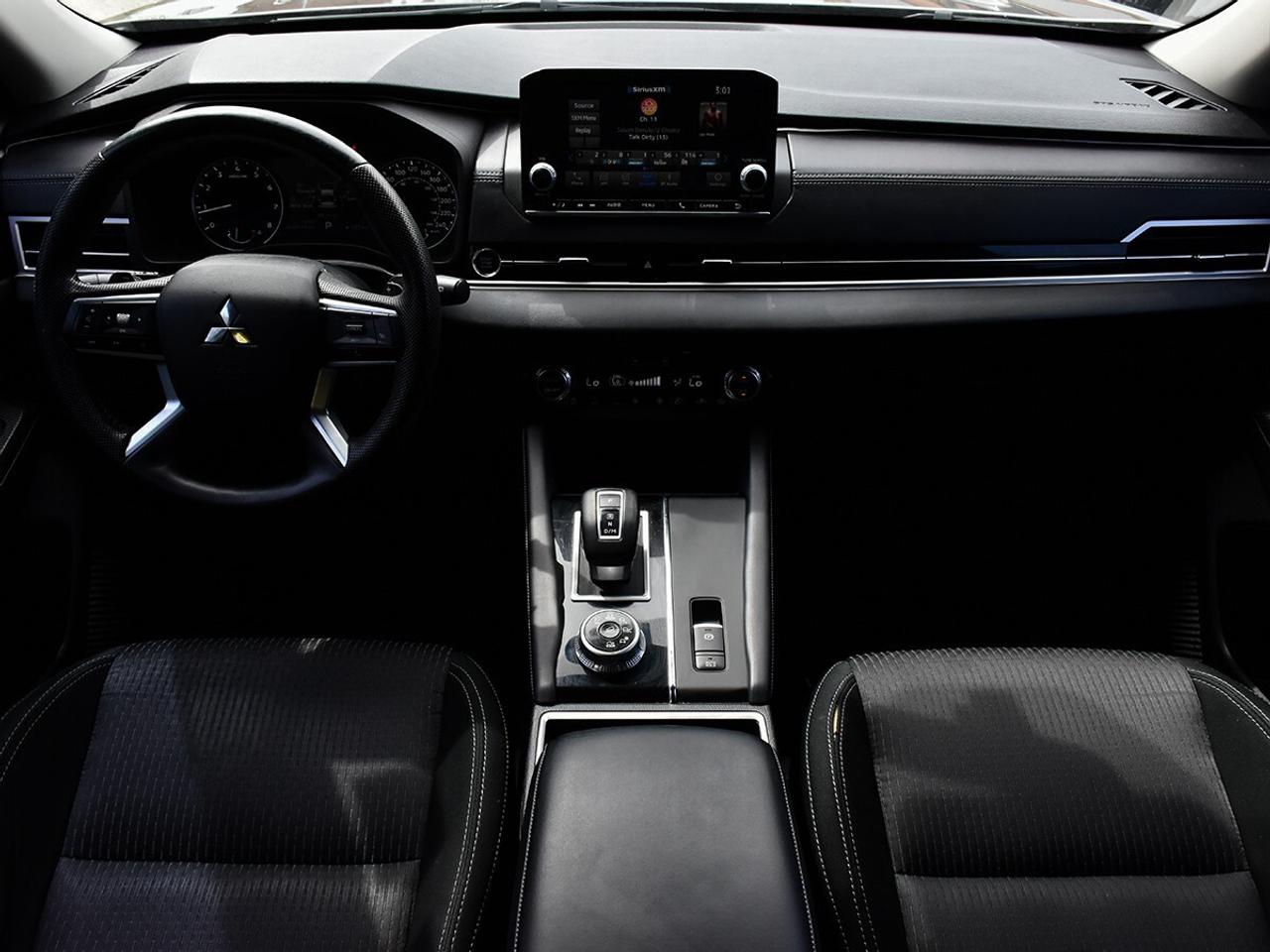 2023 Mitsubishi Outlander LE Photo