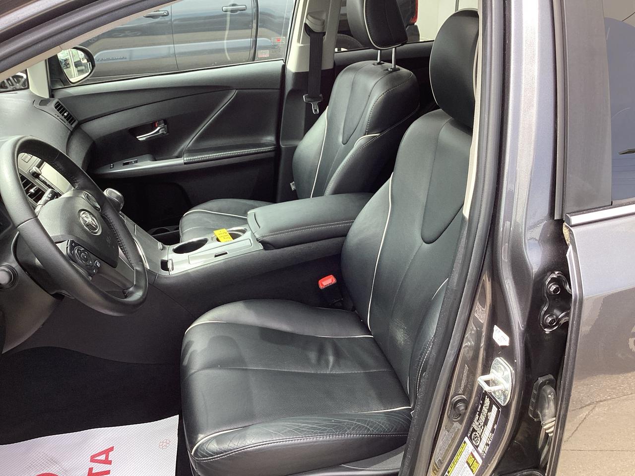 2014 Toyota Venza Limited V6 AWD **AS IS** Photo