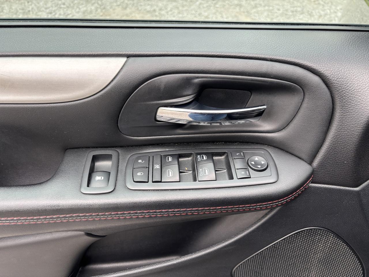 2018 Dodge Grand Caravan GT Photo