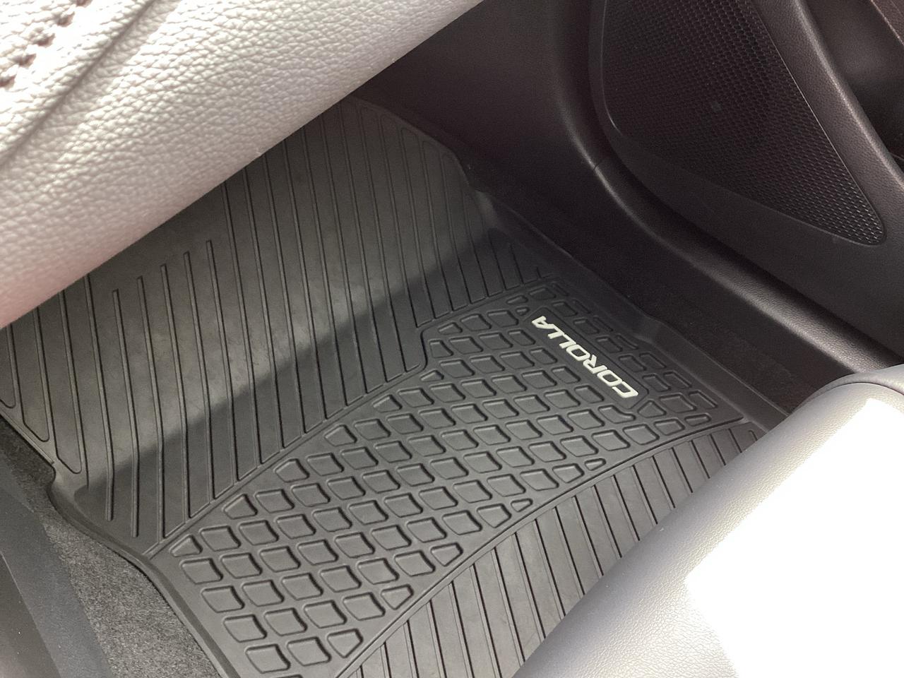 2020 Toyota Corolla XSE CVT Photo3