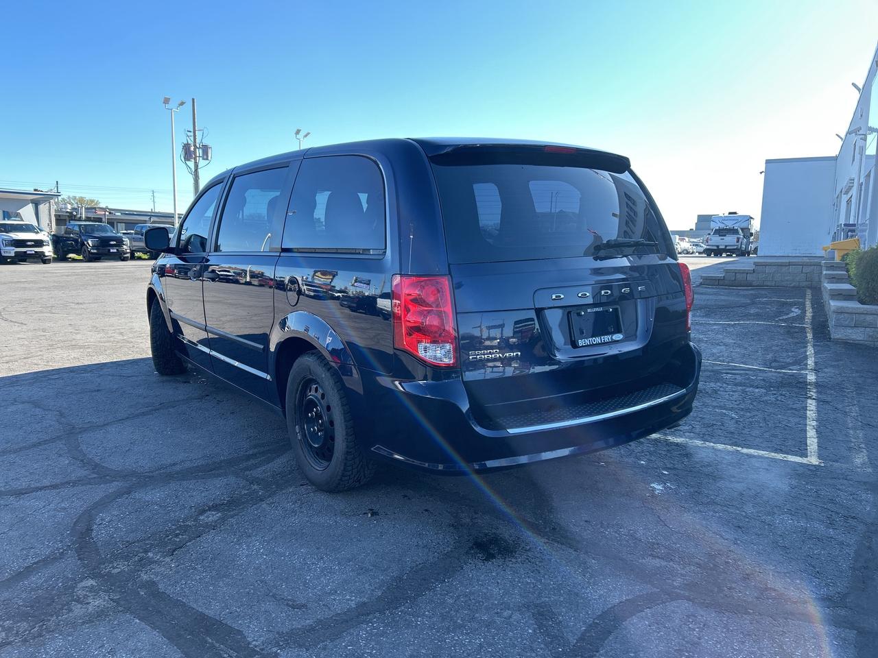 2015 Dodge Grand Caravan CANADA VALUE PKG LOW KMS 2 SETS OF TIRES 3RD ROW Photo2