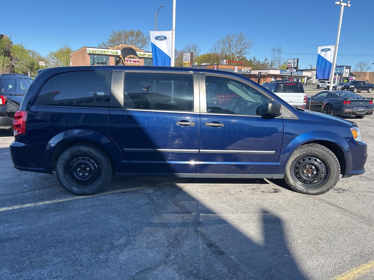 2015 Dodge Grand Caravan CANADA VALUE PKG LOW KMS 2 SETS OF TIRES 3RD ROW Photo