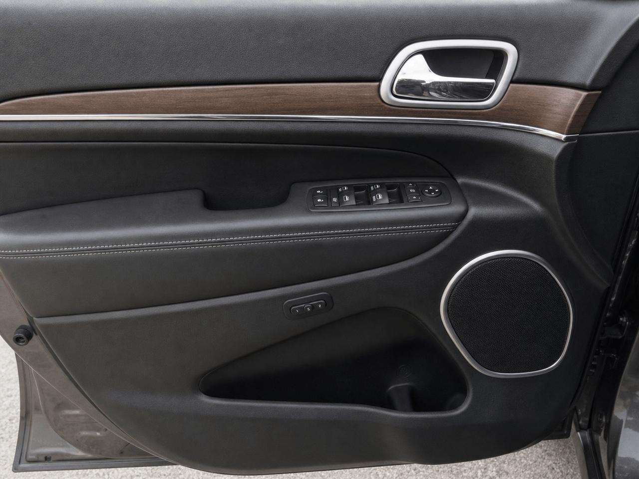 2015 Jeep Grand Cherokee 4WD 4dr Overland Photo