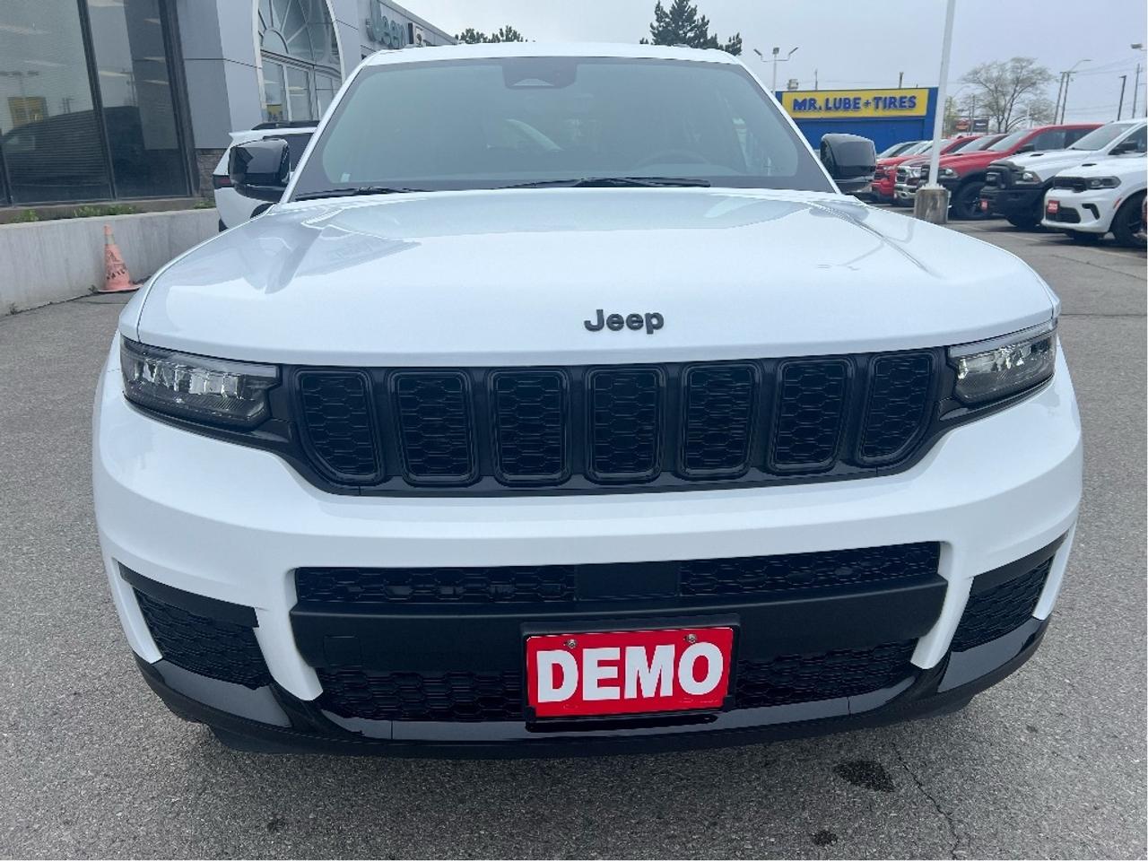 2025 Jeep Grand Cherokee L Altitude 4x4 V6 *NAVI *SUNROOF *TOW PACK *LOW KMS Photo