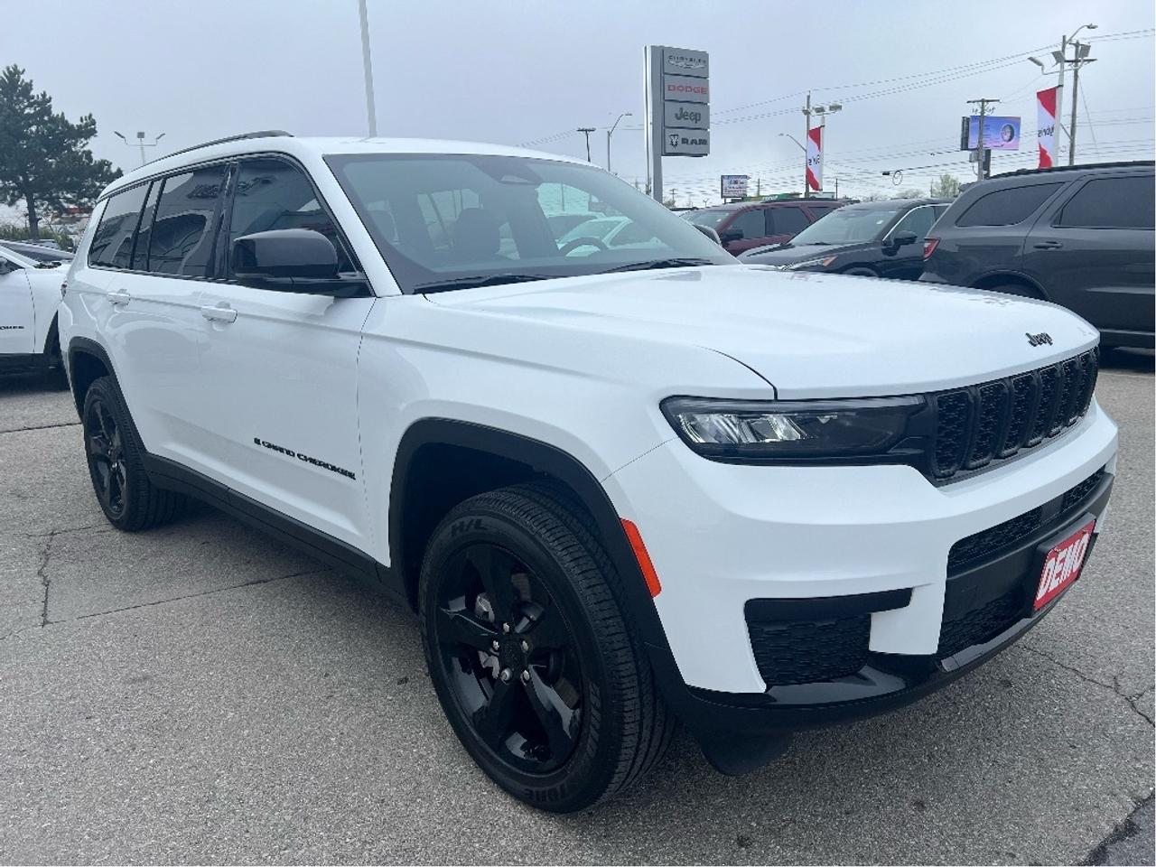 2025 Jeep Grand Cherokee L Altitude 4x4 V6 *NAVI *SUNROOF *TOW PACK *LOW KMS Photo
