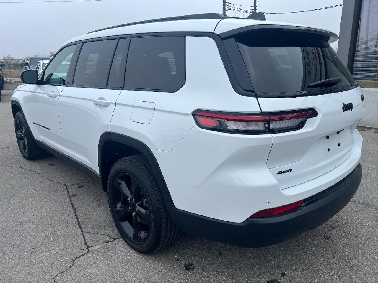 2025 Jeep Grand Cherokee L Altitude 4x4 V6 *NAVI *SUNROOF *TOW PACK *LOW KMS Photo