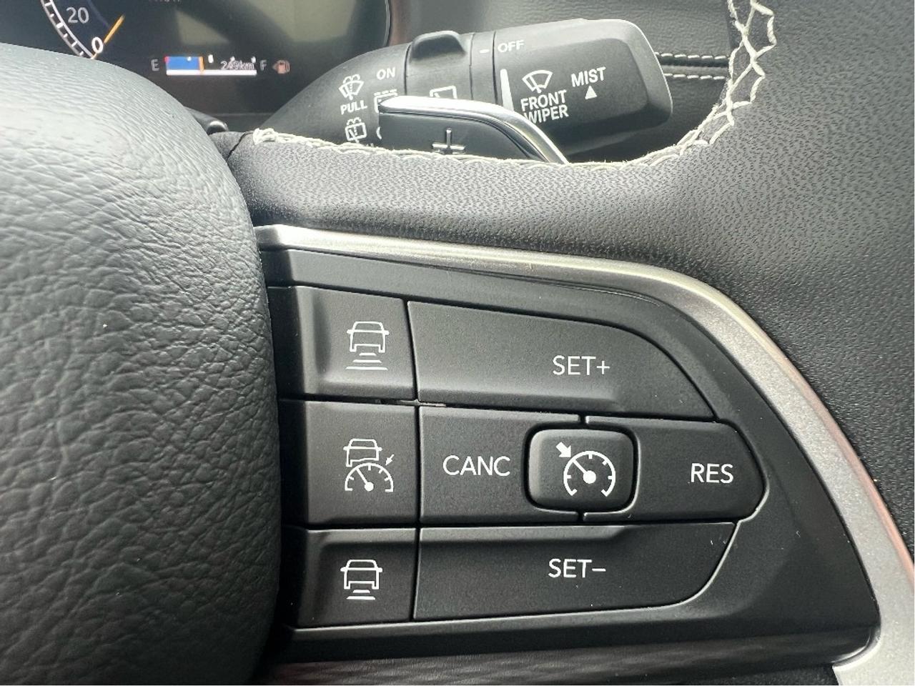 2025 Jeep Grand Cherokee L Altitude 4x4 V6 *NAVI *SUNROOF *TOW PACK *LOW KMS Photo