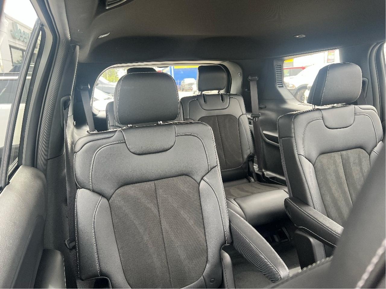2025 Jeep Grand Cherokee L Altitude 4x4 V6 *NAVI *SUNROOF *TOW PACK *LOW KMS Photo