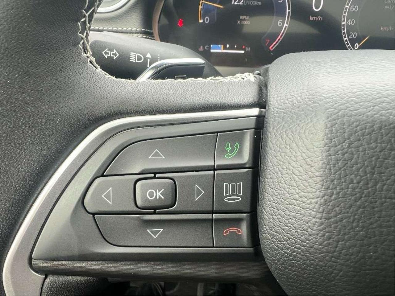 2025 Jeep Grand Cherokee Altitude 4x4 V6 *SUNROOF *TOW PACK *LOW KM *6-PASS Photo