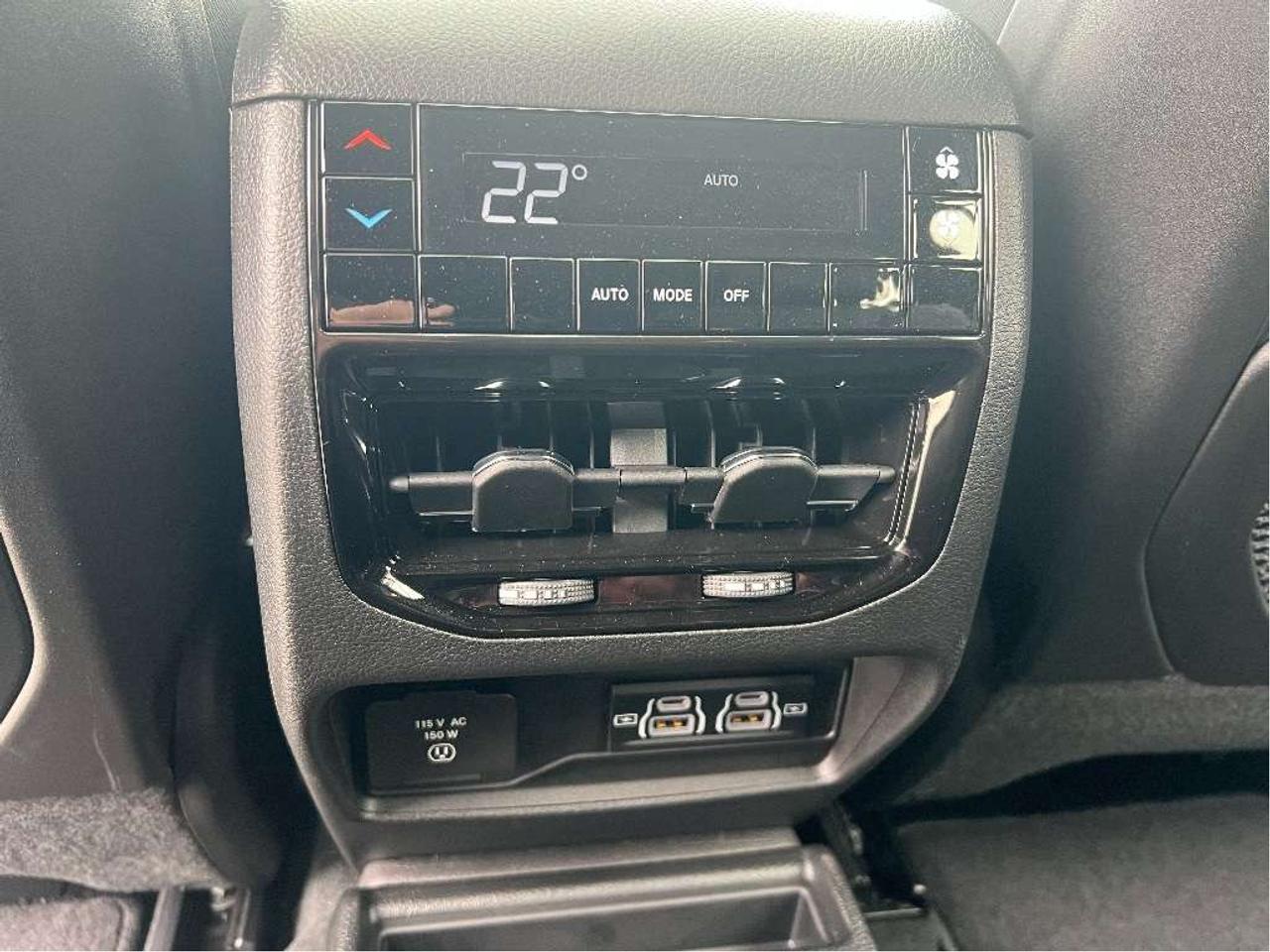 2025 Jeep Grand Cherokee Altitude 4x4 V6 *SUNROOF *TOW PACK *LOW KM *6-PASS Photo