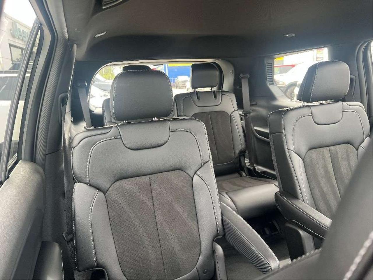 2025 Jeep Grand Cherokee Altitude 4x4 V6 *SUNROOF *TOW PACK *LOW KM *6-PASS Photo