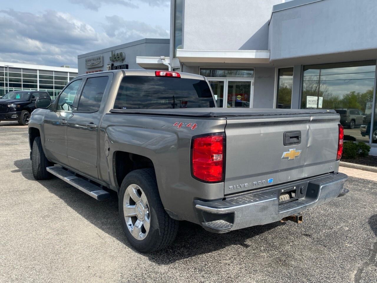 2017 Chevrolet Silverado 1500 Crew Cab Short Box 4-Wheel Drive LT w/1LT Photo