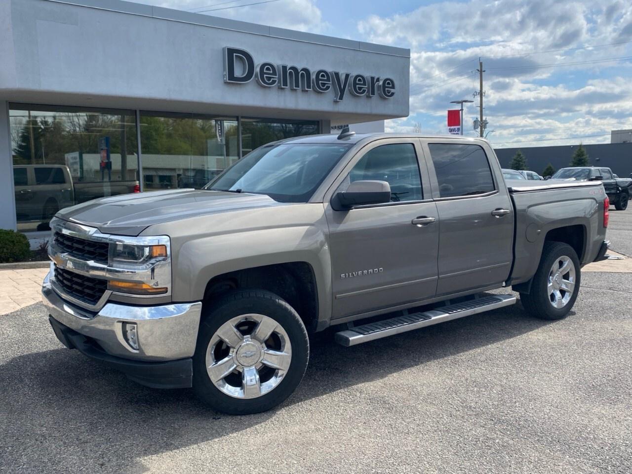 2017 Chevrolet Silverado 1500 Crew Cab Short Box 4-Wheel Drive LT w/1LT Photo