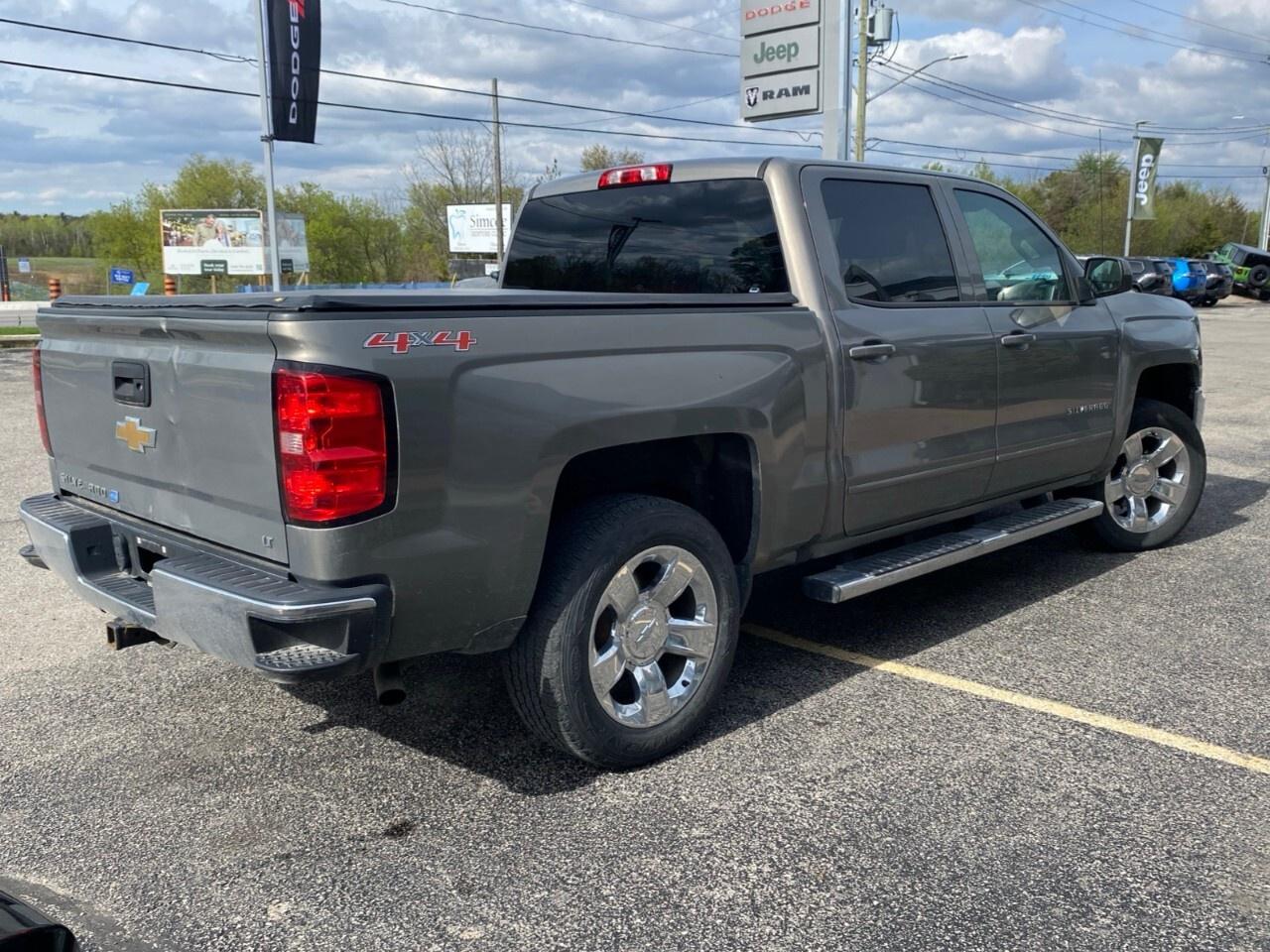 2017 Chevrolet Silverado 1500 Crew Cab Short Box 4-Wheel Drive LT w/1LT Photo