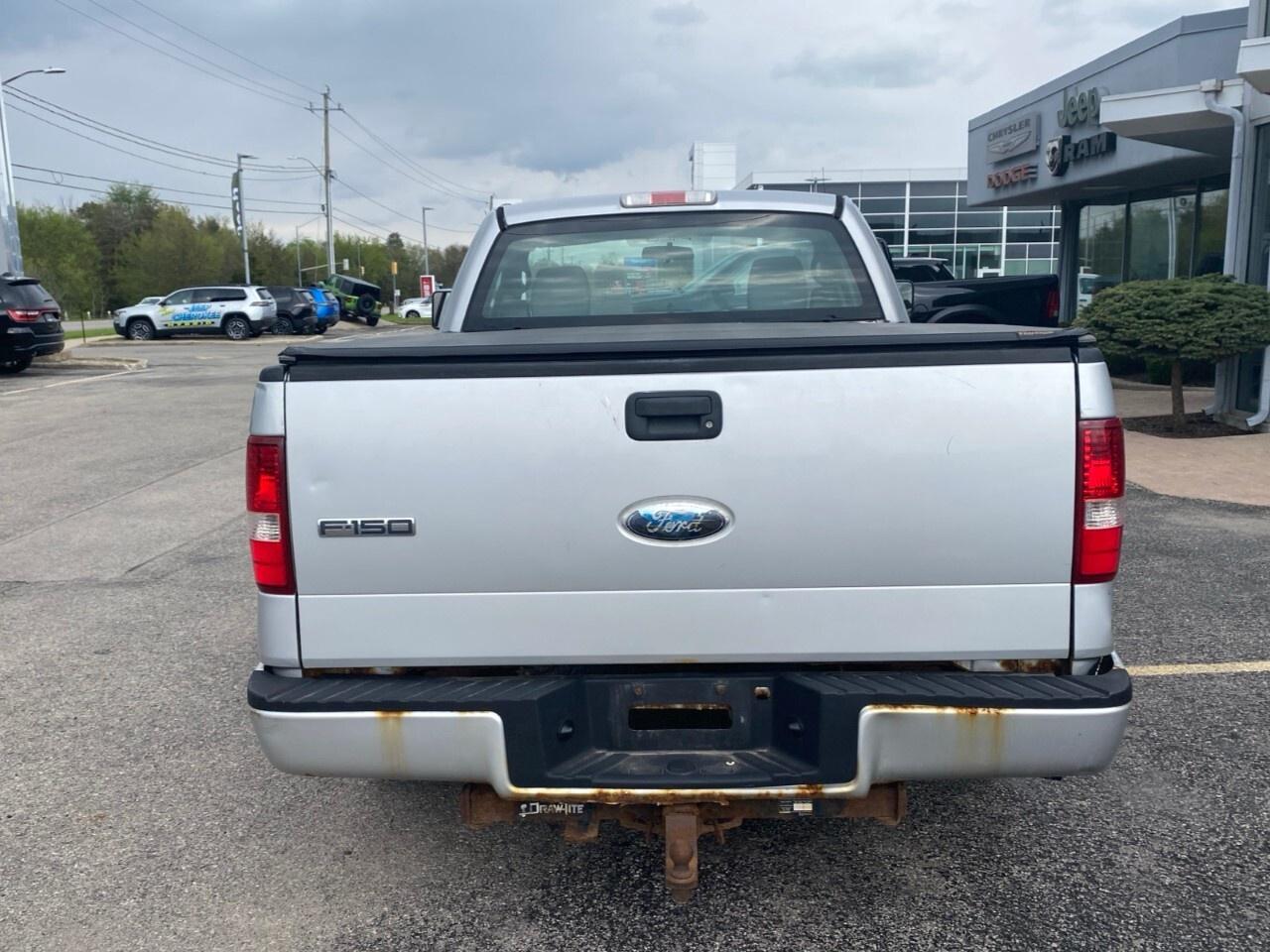 2006 Ford F-150 2WD Regular Cab Styleside 6-1/2 Ft Box XL Photo