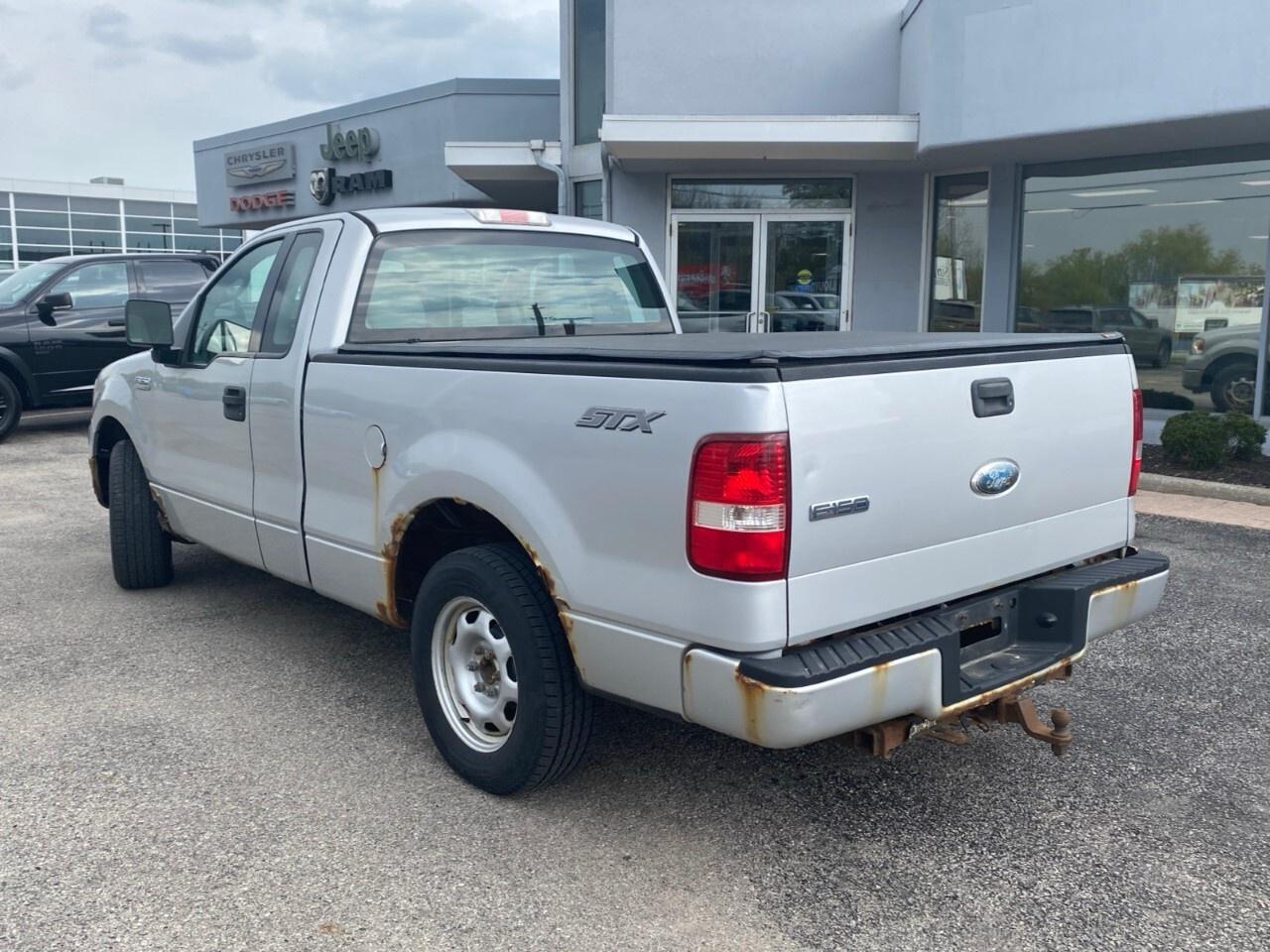 2006 Ford F-150 2WD Regular Cab Styleside 6-1/2 Ft Box XL Photo
