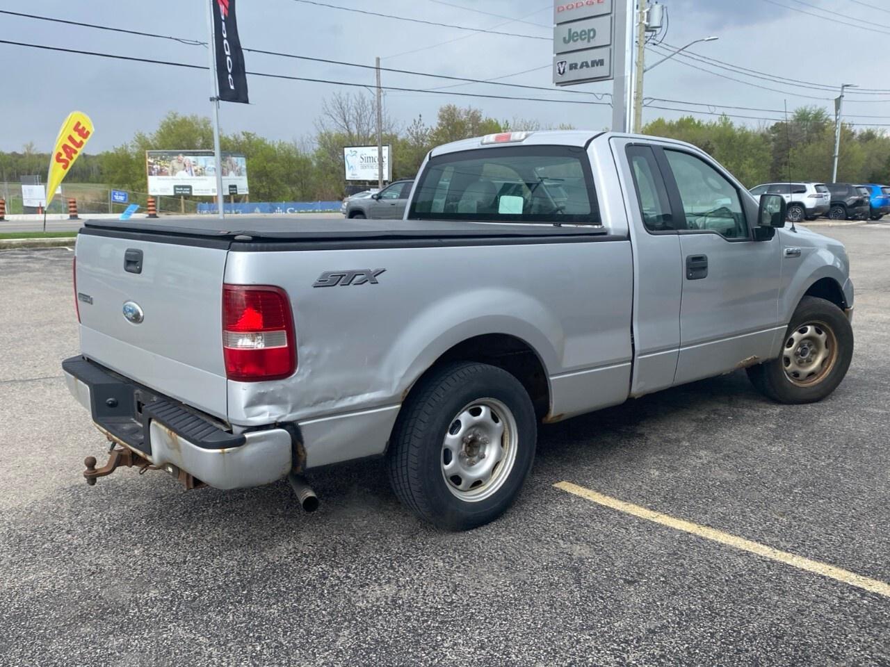 2006 Ford F-150 2WD Regular Cab Styleside 6-1/2 Ft Box XL Photo4
