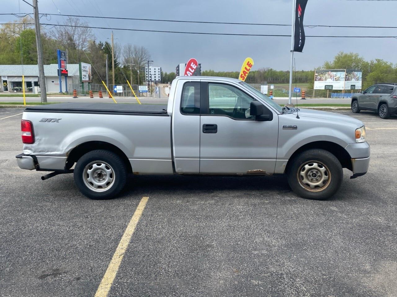 2006 Ford F-150 2WD Regular Cab Styleside 6-1/2 Ft Box XL Photo