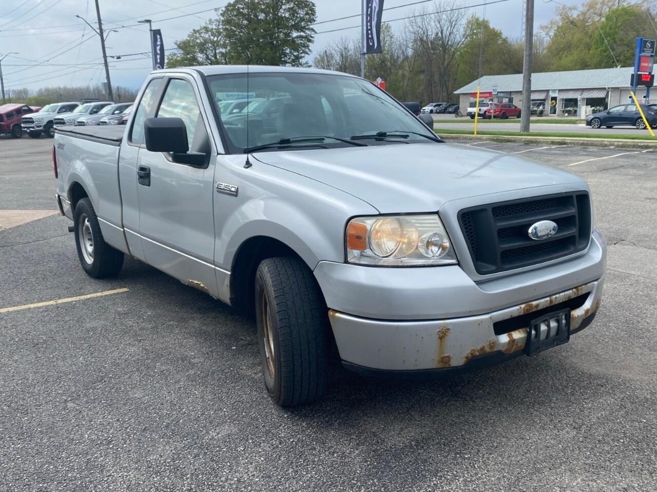 2006 Ford F-150 2WD Regular Cab Styleside 6-1/2 Ft Box XL Photo