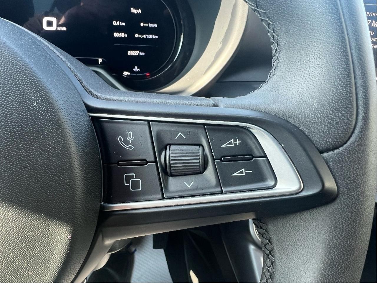 2023 Dodge Hornet GT BLACKTOP AWD *CLEAN CARFAX *ULTRA LOW KMS Photo