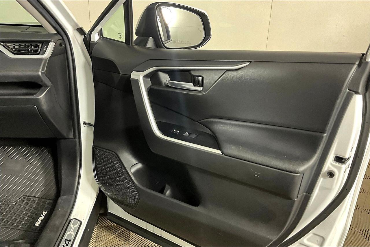 2021 Toyota RAV4 Hybrid XLE AWD Photo
