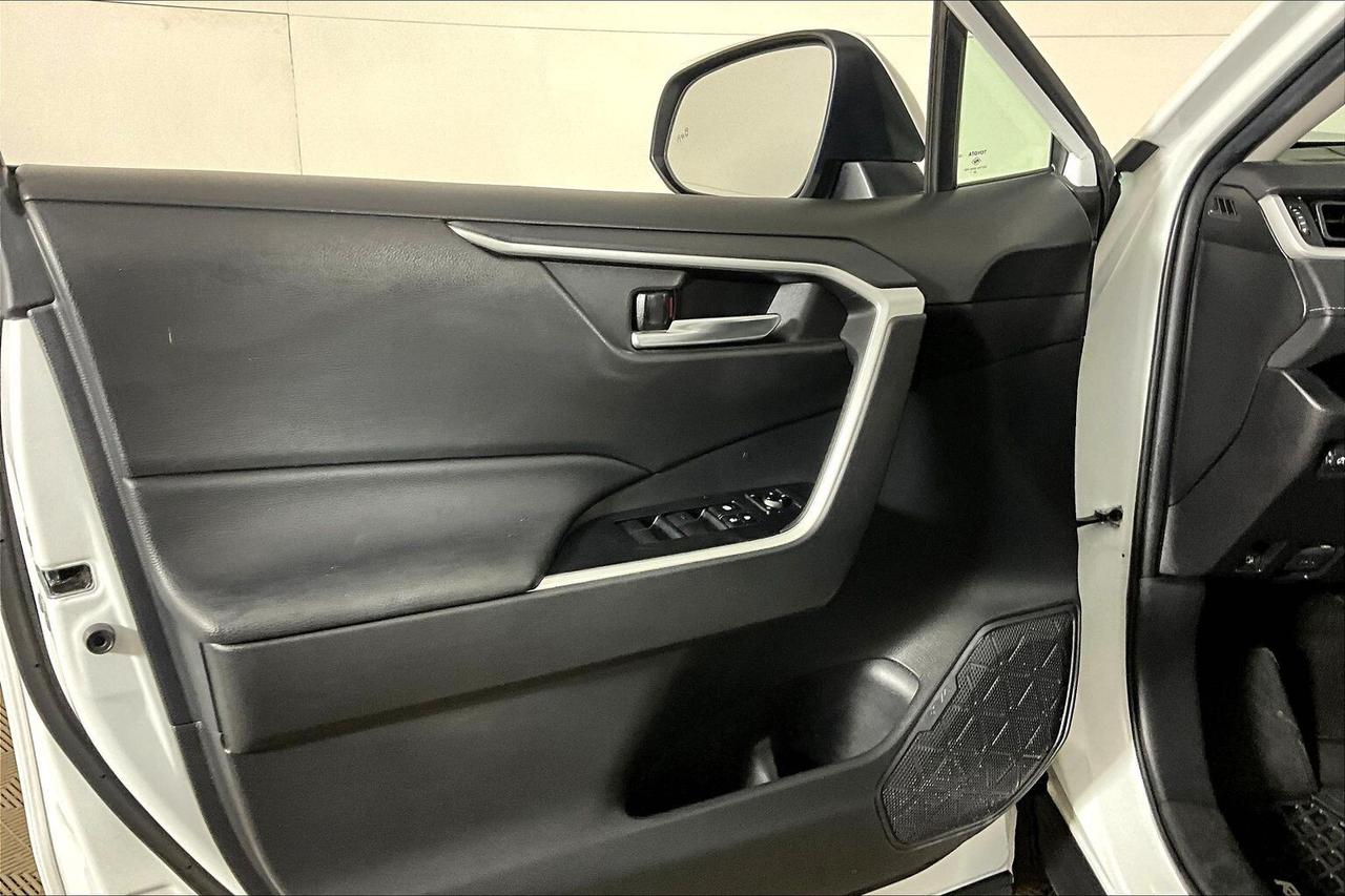 2021 Toyota RAV4 Hybrid XLE AWD Photo