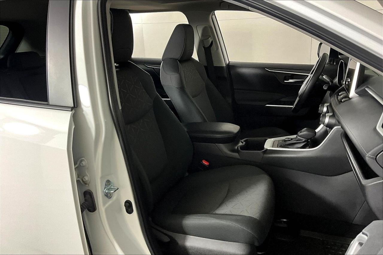 2024 Toyota RAV4 Hybrid XLE AWD Photo