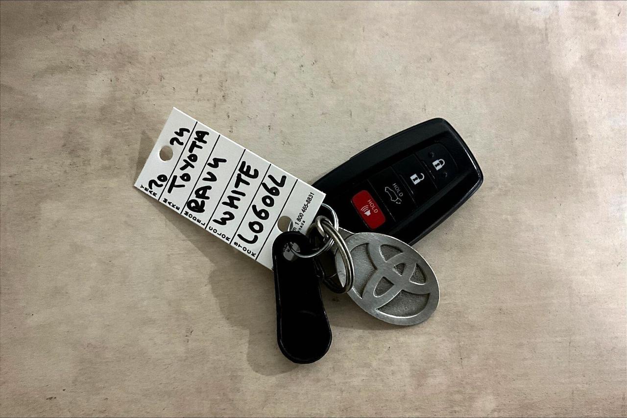 2024 Toyota RAV4 Hybrid XLE AWD Photo