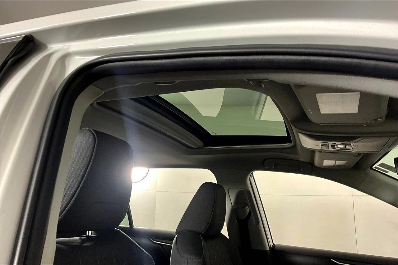 2024 Toyota RAV4 Hybrid XLE AWD Photo