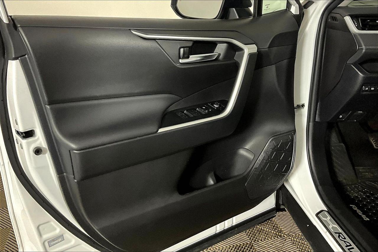 2024 Toyota RAV4 Hybrid XLE AWD Photo