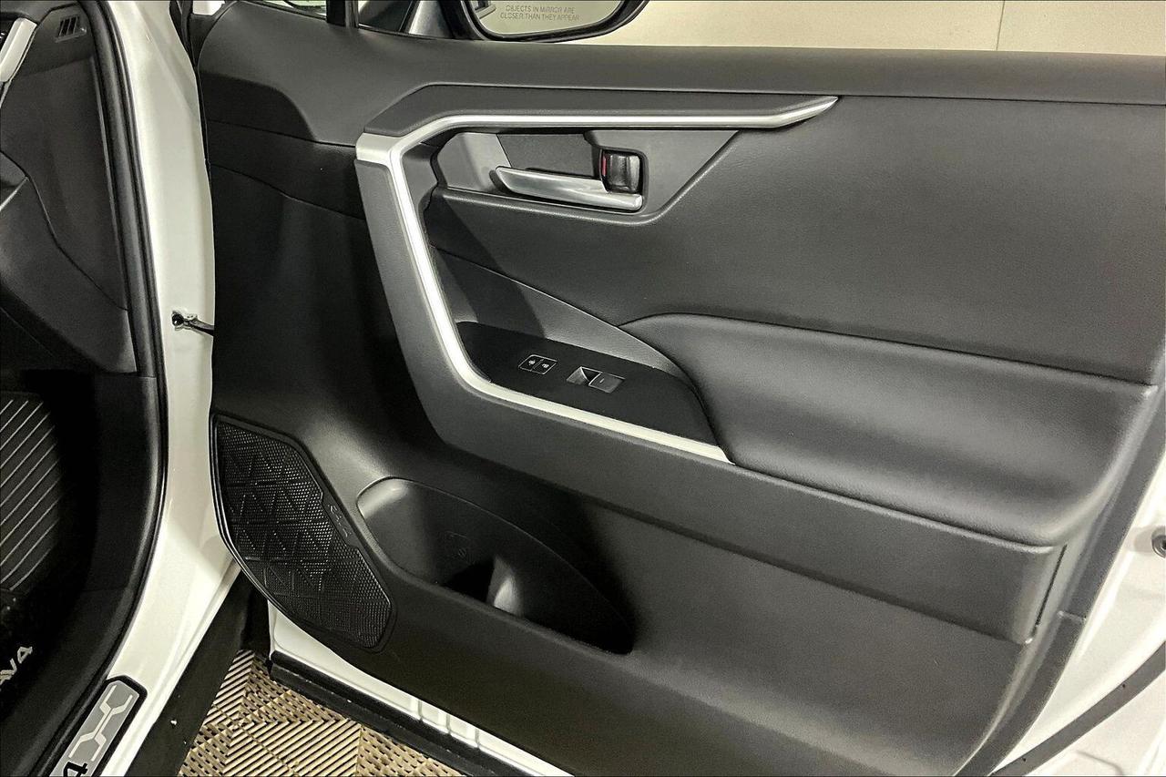 2024 Toyota RAV4 Hybrid XLE AWD Photo