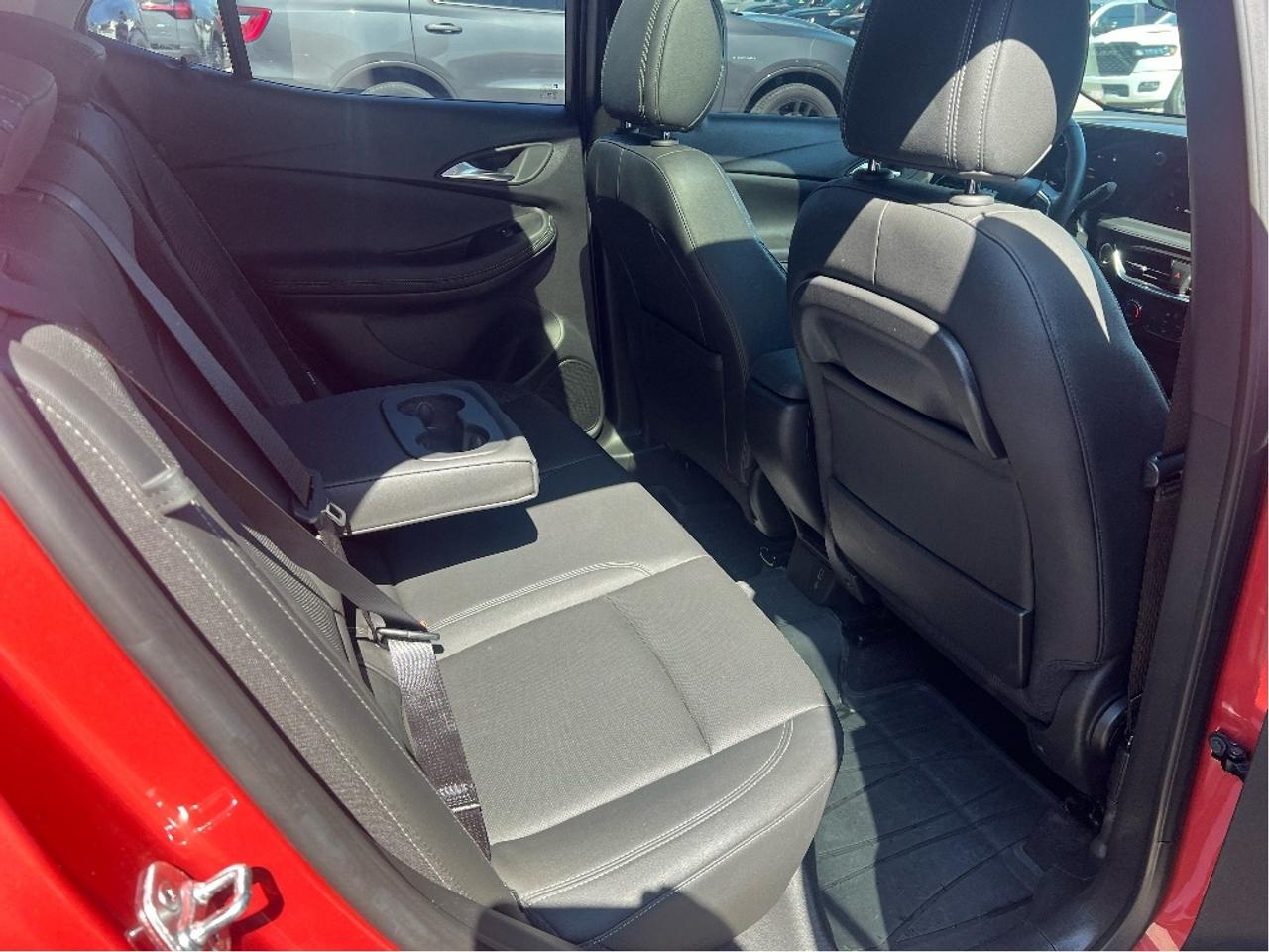2024 Buick Encore GX AWD ST *LTHR *SUN *PWR SEAT *LOW KMS *CLEAN CARFAX Photo