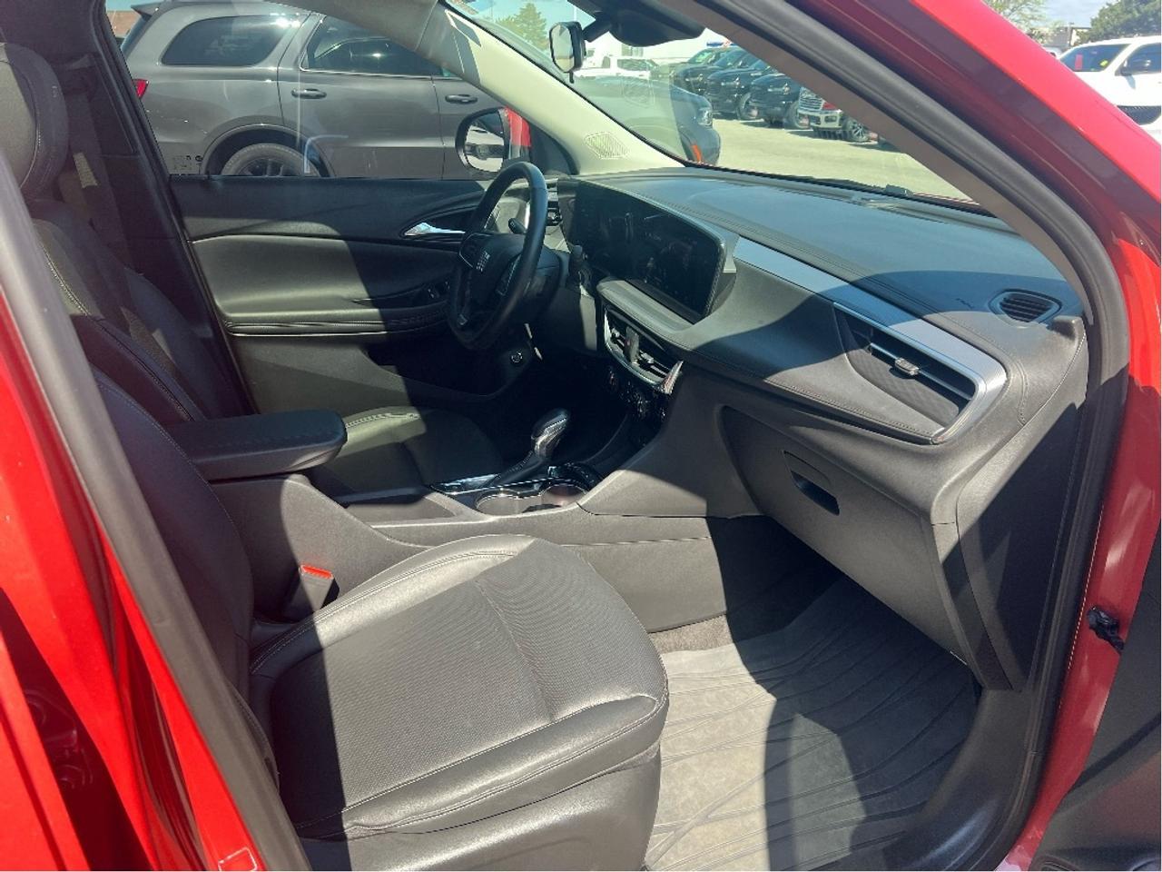 2024 Buick Encore GX AWD ST *LTHR *SUN *PWR SEAT *LOW KMS *CLEAN CARFAX Photo
