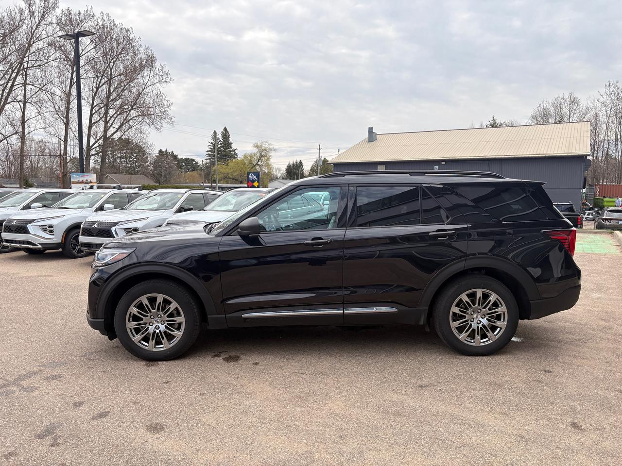 2025 Ford Explorer Active 4dr 4x4 Photo3